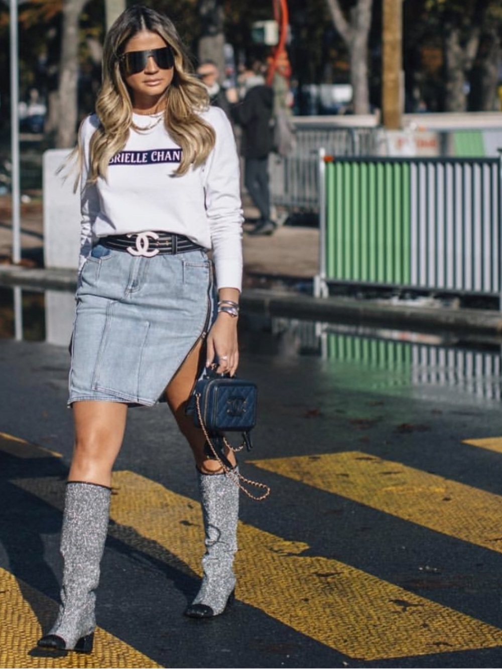 Chanel Silver Glitter Knee High Boots
Paris Fashion Week Iconic Runway 37.5 - Picture 3 of 17
